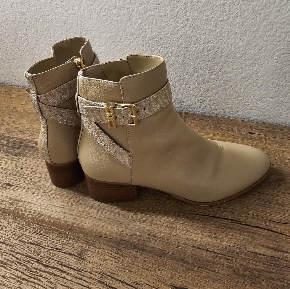 Michael KorsRory Logo Trim Ankle Boot 7.5